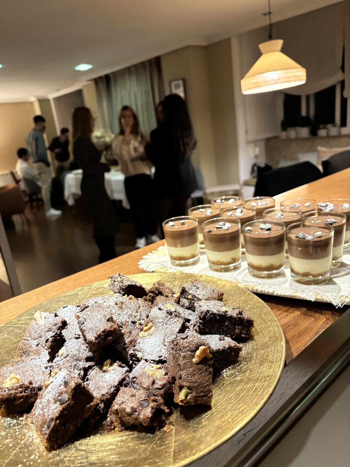 Brownies y vasitos de tiramisú por encargo